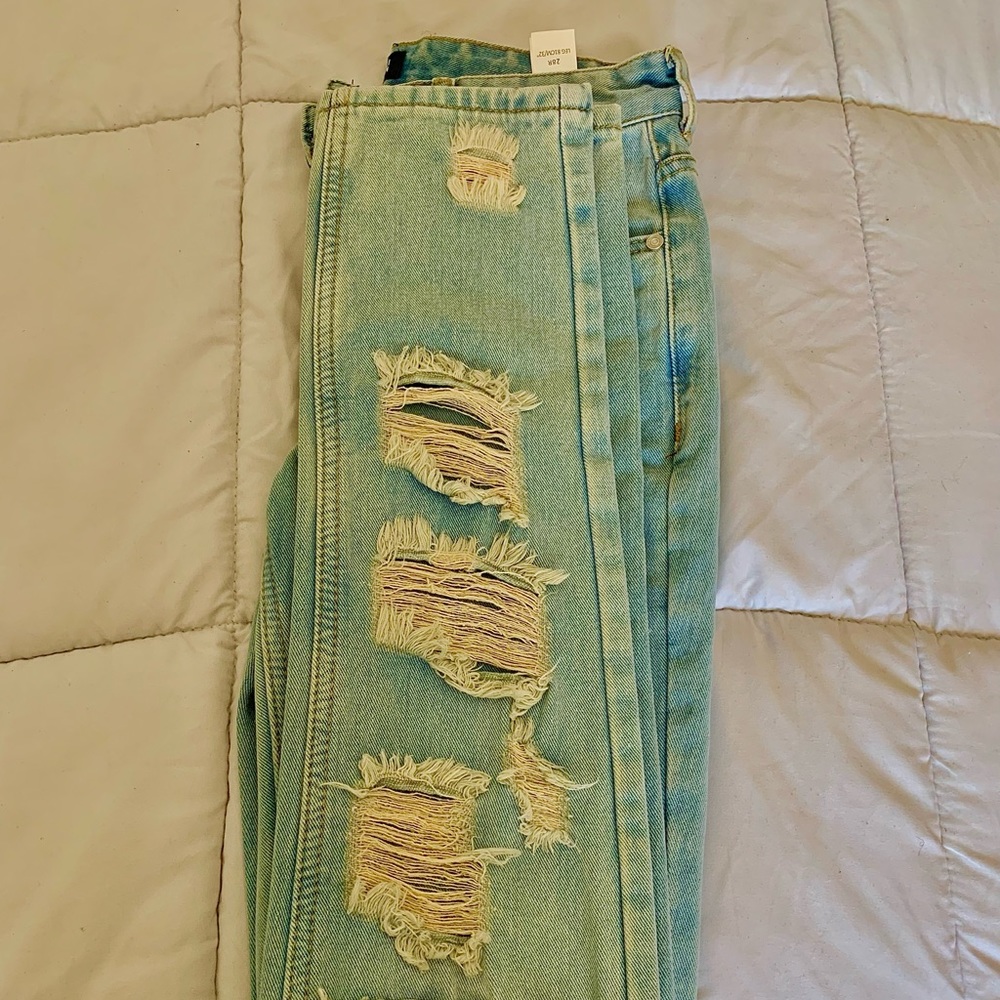 Light Blue Ripped Jeans 👖 💙 - Picture 4 of 4